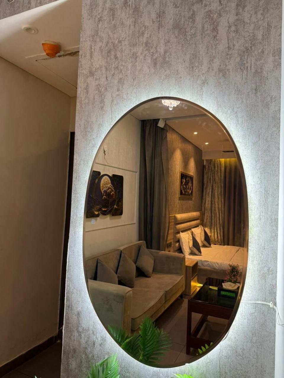 Supernova Luxuary Apartment New Delhi